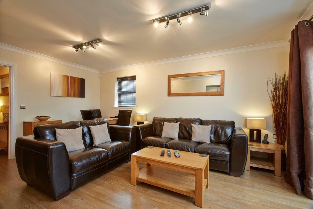 2 Bed 2 Bath At Jago Crt In Newbury - Free Allocated Parking Esterno foto